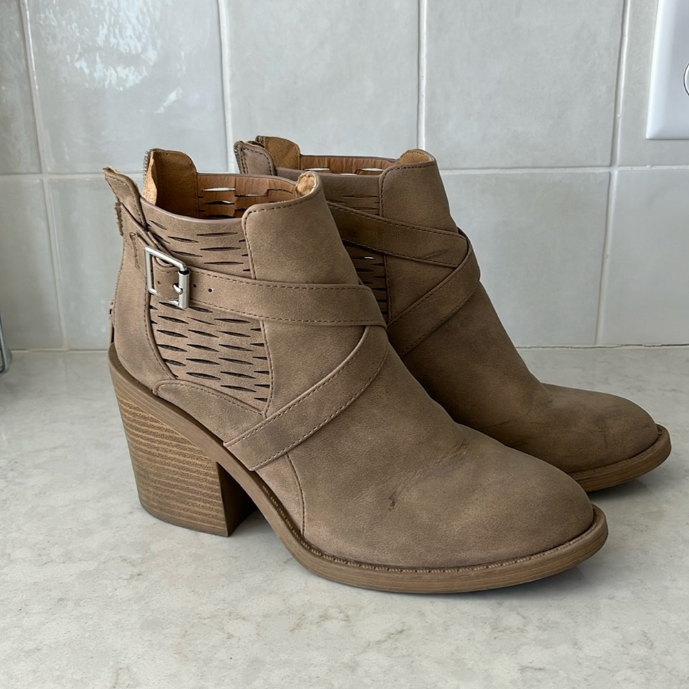 High heel boots